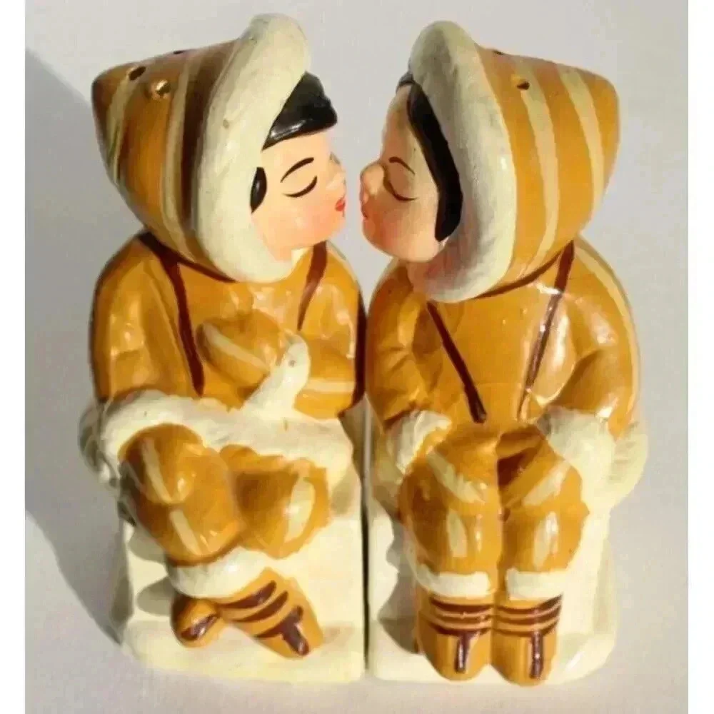 Vintage Eskimo Boy & Girl KISSING Salt & Pepper Shakers Salt N Pepper